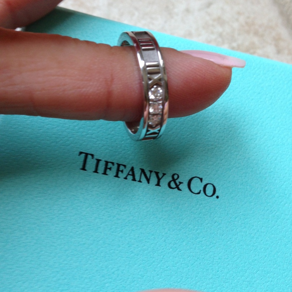 Tiffany & Co. 18 K & Diamond Atlas Ring Size 5.5 - Picture 3 of 4